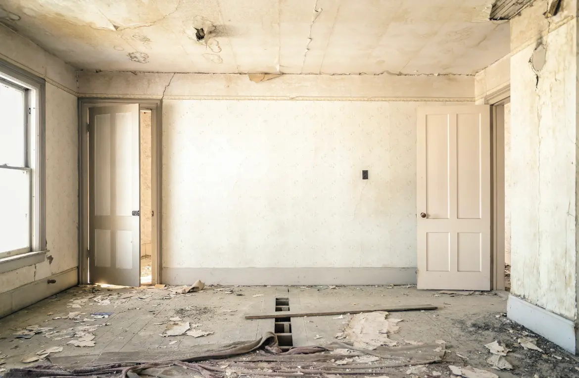 Waste disposal crew managing a cleanout project in Riverside